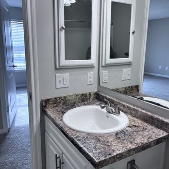 The Legends At Lake Murray - Guest bathroom - Apartments Near Me - Columbia, South Carolina The Legends At Lake Murray - Guest bathroom - Apartments Near Me - Columbia, South Carolina