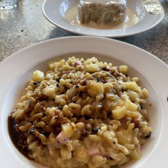Champeaux - Ham/Comté/black truffle coquillette pasta Cheese soufflé - Brasseries Near Me - Paris, 75