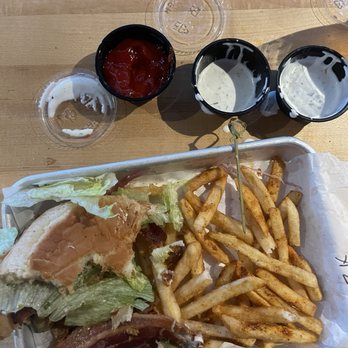 Tarantula Hill Brewing - chicken ranch sandwich - Breweries Near Me - Thousand Oaks, California