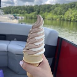Nick's Boat Dock - Ice cream