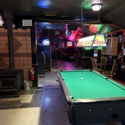 Pit Bar & Liquor Store - Pool Table! Rack 'Em!