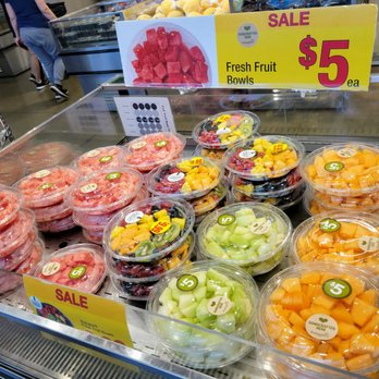 Mariano's - Hoffman Estates - a display of fresh fruit - Bakeries Near Me - Hoffman Estates, Illinois