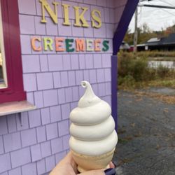 Nik's Creemees - Small Maple Creemee in a cone