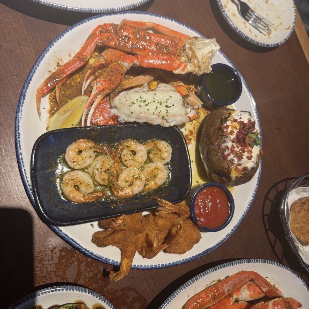 Red Lobster - Ultimate Admiral's Feast - Seafood Near Me - Miami, Florida Red Lobster - Ultimate Admiral's Feast - Seafood Near Me - Miami, Florida