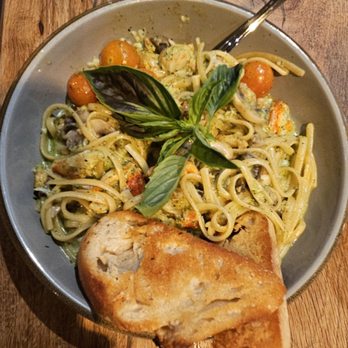 Castaway's Seafood Grille - Pesto Fettuccine with crab - Seafood Near Me - Long Beach, Washington