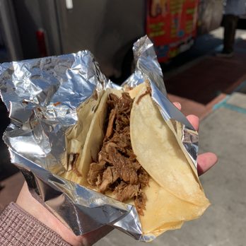 Carnitas El Momo - Sample taco - Food Trucks Near Me - Los Angeles, California Carnitas El Momo - Sample taco - Food Trucks Near Me - Los Angeles, California