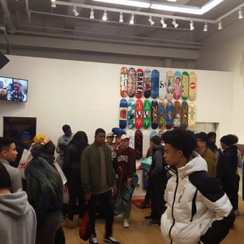 supreme near me clothing