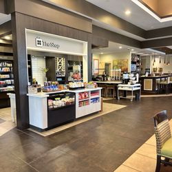 Hilton Garden Inn Springfield, MO - Reception to the left. Market. And lobby/restaurant.