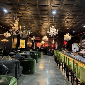 CW's Gin Joint - Cocktail Bars Near Me - Tampa, Florida CW's Gin Joint - Cocktail Bars Near Me - Tampa, Florida