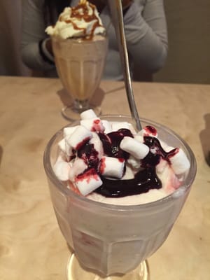 Four Hundred Rabbits: Pizza Restaurant Crystal Palace by null