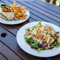 The Oaks Golf Course - Lunch features at The Oaks Clubhouse restaurant