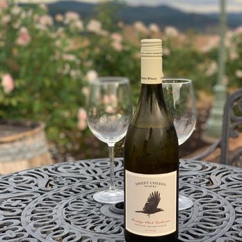 Sweet Cheeks Winery - Wine on an outdoor table - Wineries Near Me - Eugene, Oregon Sweet Cheeks Winery - Wine on an outdoor table - Wineries Near Me - Eugene, Oregon
