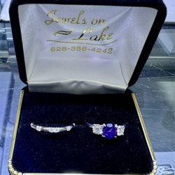 Jewels On Lake - Wedding and engagemnt ring