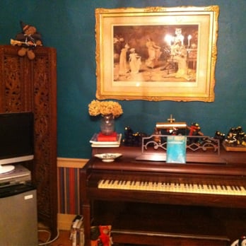 William's Grant Inn Bed & Breakfast - Bed & Breakfast Near Me - Bristol, Rhode Island