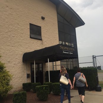 Serventi's - Restaurant entrance - Italian Near Me - Butler, Pennsylvania