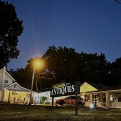 Night view of the store - has character as we said. It's what caught our eye and made us want to come shop the next day