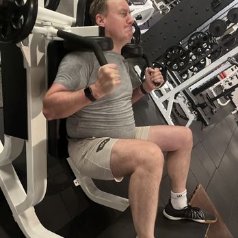 Jon Linchitz Personal Training - Using machines to increase squat depth - Health Coach Near Me - New York, New York