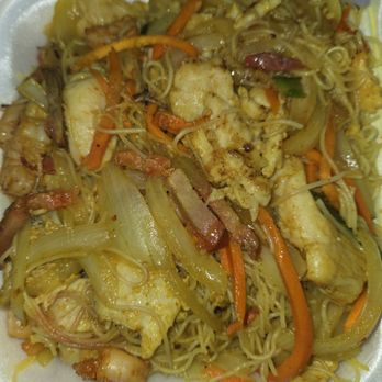 China Food - Singapore Mei Fun (chicken, shrimp, pork and vegetables over thin noodles pan fried in a curry sauce) - Chinese Near Me - Baton Rouge, Louisiana