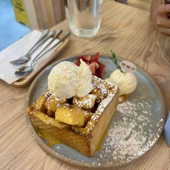 NaYa Dessert Cafe - Salted egg toasted - Desserts Near Me - San Jose, California