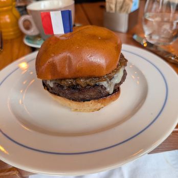 Frenchie - BURGER AU POIVRE - French Near Me - Dallas, Texas Frenchie - BURGER AU POIVRE - French Near Me - Dallas, Texas