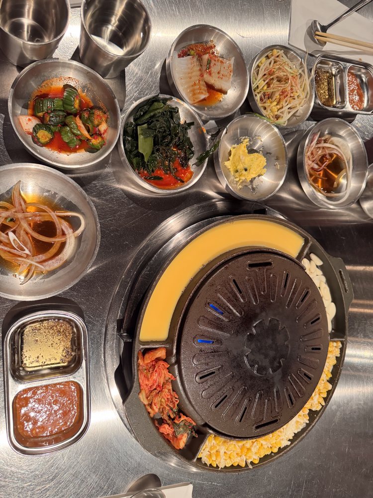 Daldongnae Korean BBQ - Golden Square Logo