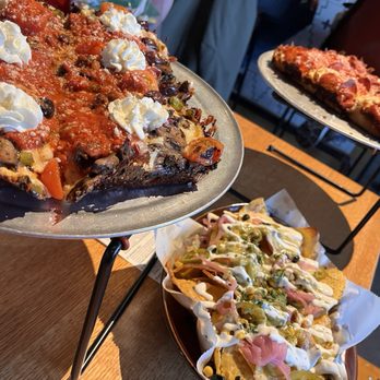 Ike & Oak Brewing Co - Veggie, pepperoni, and nachos. - Brewpubs Near Me - Woodridge, Illinois