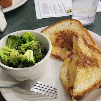 Metro Diner - Grilled cheese & tomato with steamed broccoli - American Near Me - Altamonte Springs, Florida Metro Diner - Grilled cheese & tomato with steamed broccoli - American Near Me - Altamonte Springs, Florida