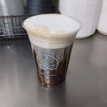 Caffe Luxxe - Lavender foam vanilla cold brew - Coffee & Tea Near Me - Santa Monica, California Caffe Luxxe - Lavender foam vanilla cold brew - Coffee & Tea Near Me - Santa Monica, California