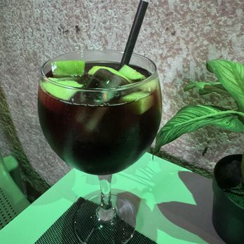 Avinyo 10 - Sangria - Mediterranean Near Me - Barcelona, B
