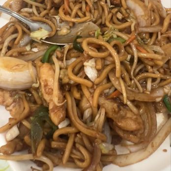 Yi Long Chinese - Chicken chow mein - Chinese Near Me - Sacramento, California Yi Long Chinese - Chicken chow mein - Chinese Near Me - Sacramento, California