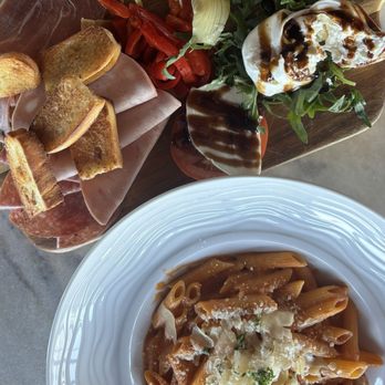Bella Vita - Happy hour Penne All Vodka Insalata Mista Lunch - Italian Near Me - Las Vegas, Nevada Bella Vita - Happy hour Penne All Vodka Insalata Mista Lunch - Italian Near Me - Las Vegas, Nevada