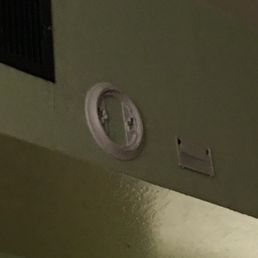 No smoke detector No smoke detector