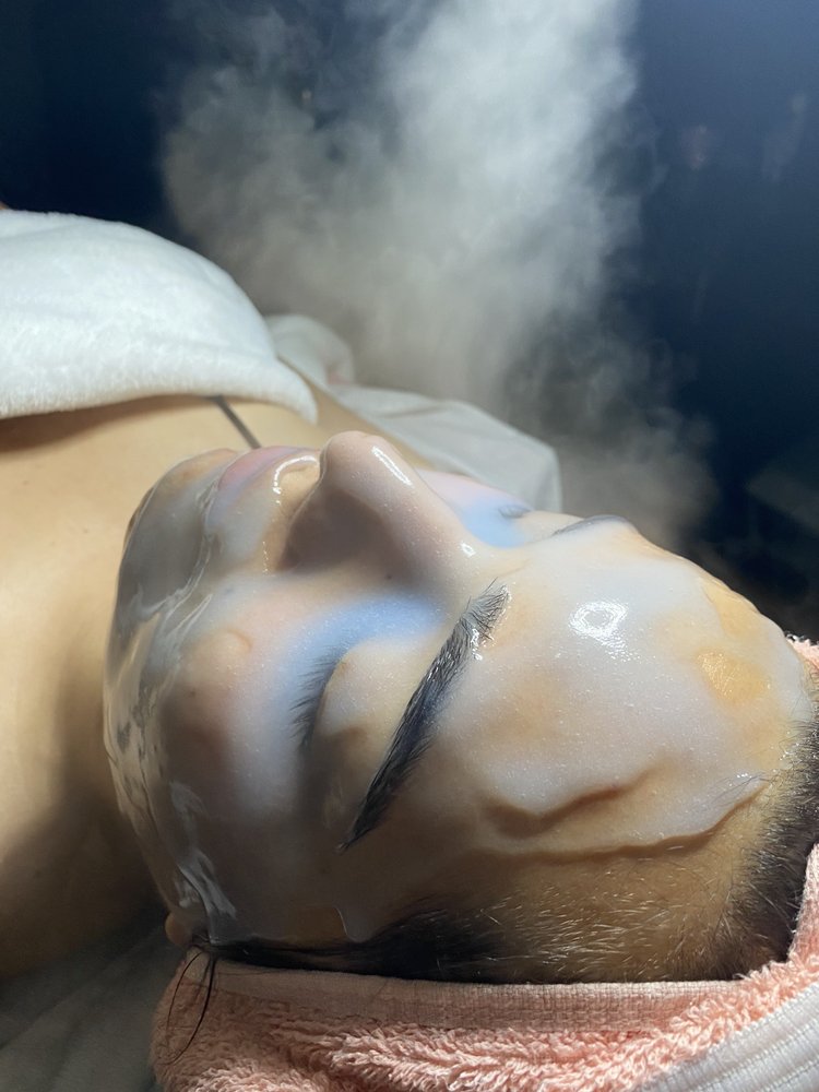 Mari’s Esthetics Logo