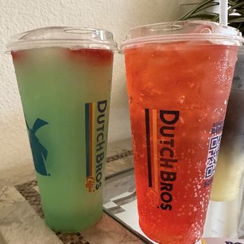 Dutch Bros Coffee - Sunset and sugar-free strawberry soda - Juice Bars & Smoothies Near Me - Vista, California