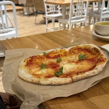 True Food Kitchen - Margarita pizza - New American Near Me - Edison, New Jersey