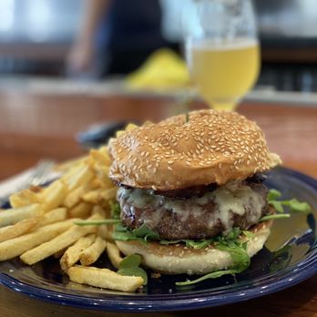 Russian River Brewing - Burger - Brewpubs Near Me - Windsor, California