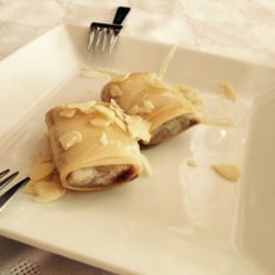 L'Oasis - Lovely pastry parcel with Nutella, pistachio and syrup