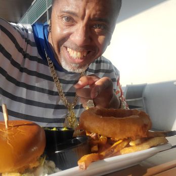 BRU Burger Bar - Keystone - Burgers Near Me - Indianapolis, Indiana