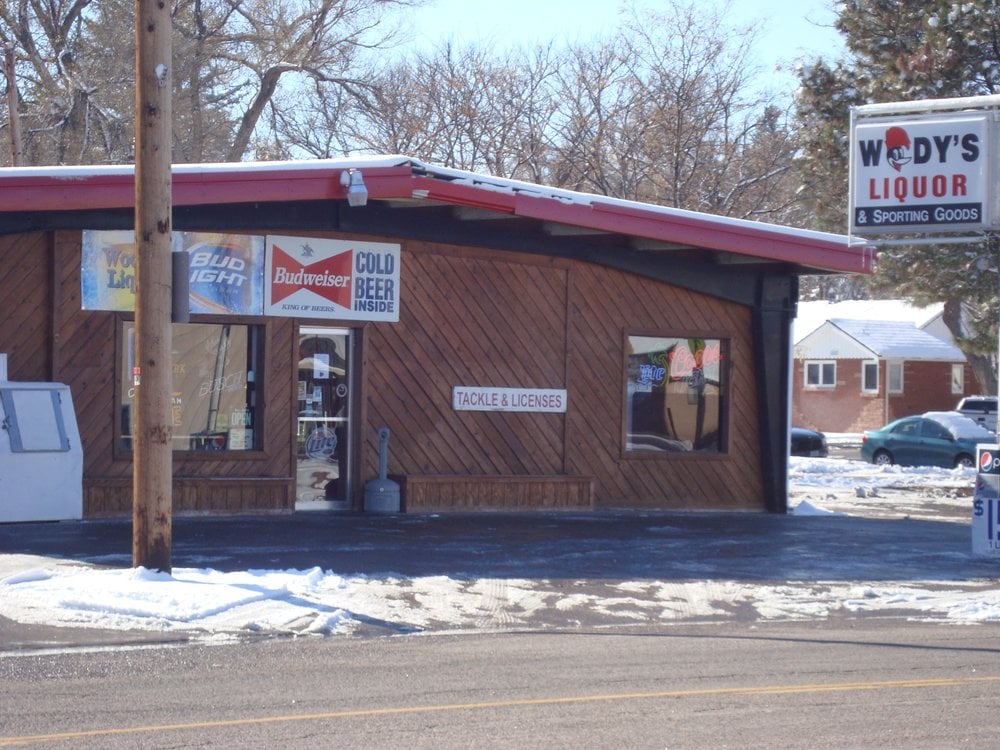 WOODY’S LIQUOR & SPORTING GOODS Updated October 2024 208 E 3rd St