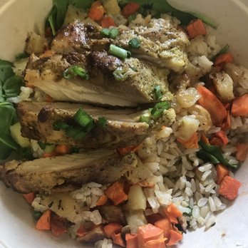 Everytable - Curry chicken with: brown rice, sweet potatoes, on a bed of spinach. - Salad Near Me - Compton, California Everytable - Curry chicken with: brown rice, sweet potatoes, on a bed of spinach. - Salad Near Me - Compton, California