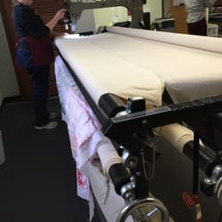 Burlington Electric Quilters - Loading the quilt.