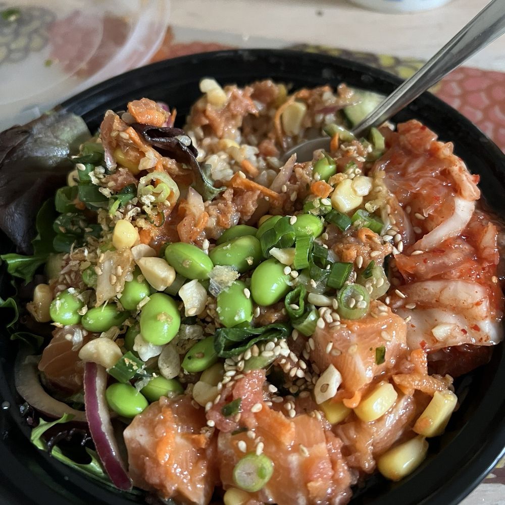 Spicy tuna, salmon, edamame on greens Poke Spicy tuna, salmon, edamame on greens Poke