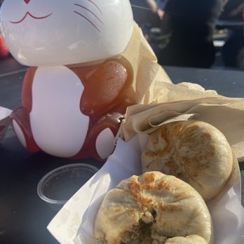 Rose Bowl Stadium - Vegan Buns - Stadiums & Arenas Near Me - Pasadena, California