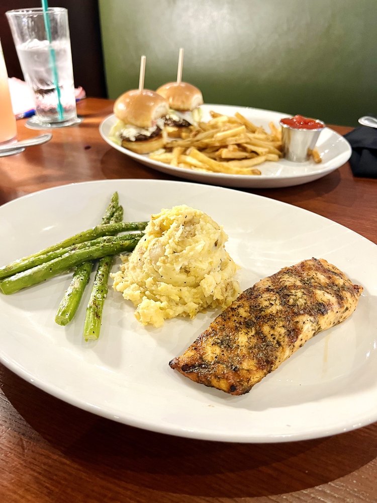 Social spots from Houlihan's