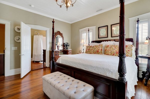 Robert Ruark Inn by null