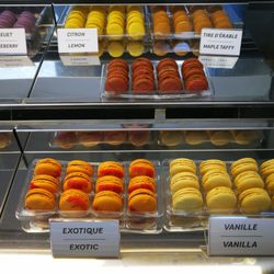 Glukoz - Macarons from Boutique Point G sold here