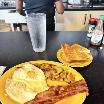 Breakfast Club - Eggs bacon hash browns and toast breakfast - Breakfast & Brunch Near Me - Pompano Beach, Florida
