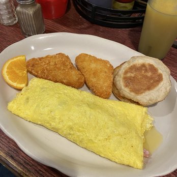 Lunenburg Diner - Ham and cheese omelette with a side of hash browns and English muffin - Diners Near Me - Lunenburg, Massachusetts Lunenburg Diner - Ham and cheese omelette with a side of hash browns and English muffin - Diners Near Me - Lunenburg, Massachusetts