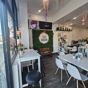 Bubble & Pearl's Boba Lab - inside seating - Bubble Tea Near Me - Corona, California