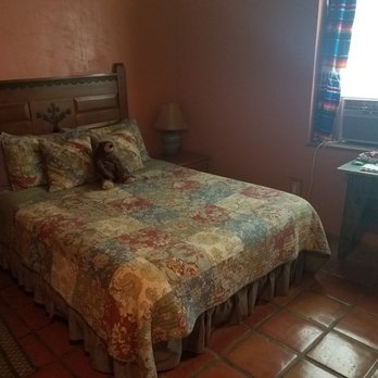 Fire Water Lodge - Clean, spacious room with comfy bed and lots of amenities. - Hotels Near Me - Truth or Consequences, New Mexico Fire Water Lodge - Clean, spacious room with comfy bed and lots of amenities. - Hotels Near Me - Truth or Consequences, New Mexico